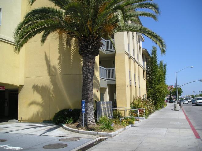 Lincoln Court | Housing Properties | Volunteers of America