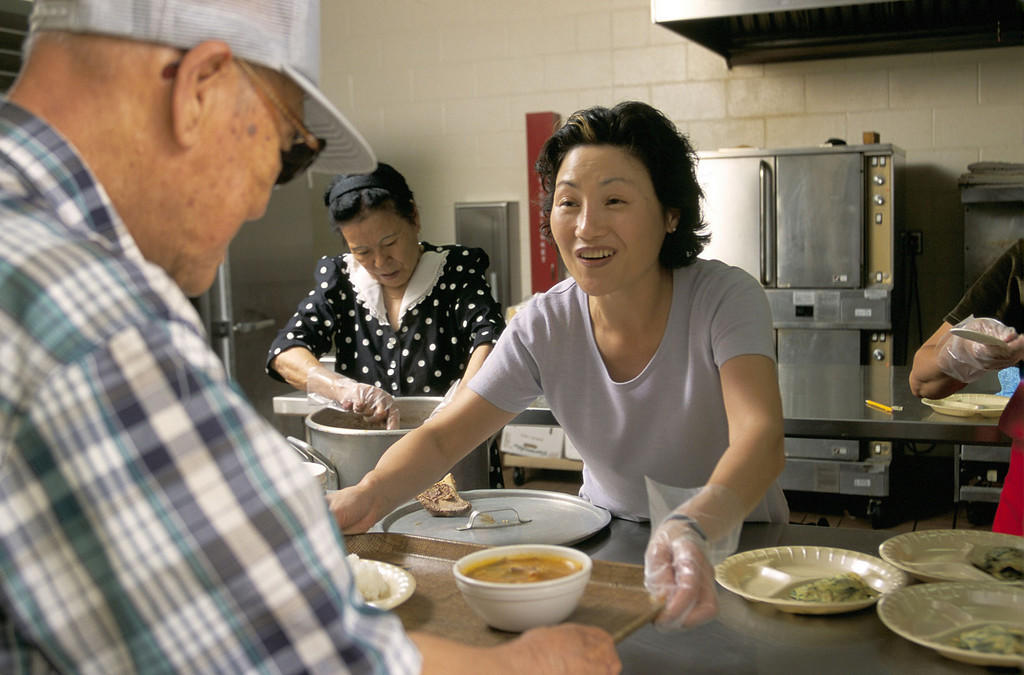 Commodities food program delivers meals, smiles | Volunteers of America